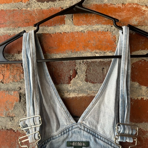 Wild Fable Women's Overall Shorts Distressed Light Wash Frayed Ends, size Large - Picture 4 of 11